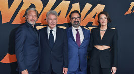 Zľava: Herci Mads Mikkelsen a Harrison Ford, režisér James Mangold a herečka Phoebe Waller-Bridge.
