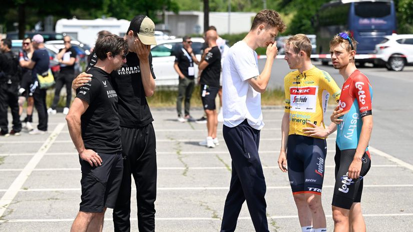 Smutní pretekári pred šiestou etapou pretekov...