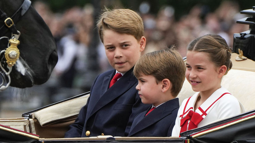 Zľava: princ George, princ Louis a princezná...