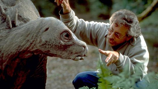 Steven Spielberg počas nakrúcania Jurského...
