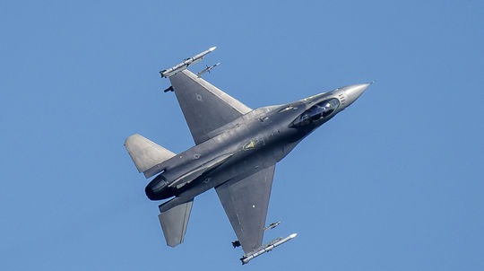 Kyjev sa dočkal. USA povolili spojencom výcvik ukrajinských pilotov na stíhačky F-16