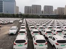 Čína - odstavené elektromobily do šrotu