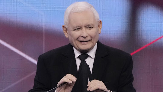 Kaczyňski tvrdí, že Tuska by mali súdiť za kroky poľskej vlády