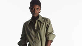 Ľanové košeľové šaty COS, predávajú sa za 115...