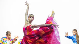 CLIQUE  choreografia Dominik White Slavkovsky  kostymy Lenka Srsnova  na foto Siina Ailasmaa  foto Juraj Zilincar