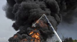 Un incendie brûle dans la ville russe de Voronej dans le sud-ouest de la Russie...
