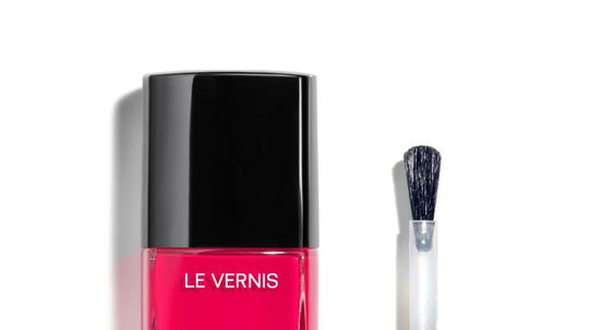 Lak na nechty Le Vernis od Chanel, odtieň Diva....