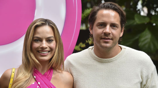 Margot Robbie a Tom Ackerley na propagačnej...