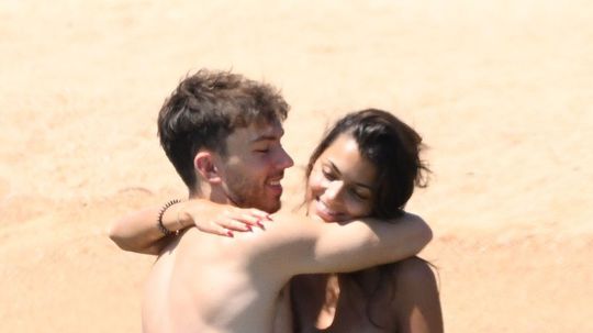 Jazdec F1 Pierre Gasly a jeho sexi partnerka...