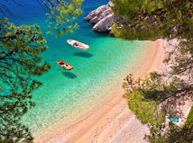 pláž, Chorvátsko, Brela, Makarská, Dalmácia, more, dovolenka, čln, loďka, cestovanie