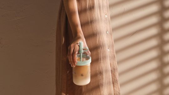 Hrnček Iced Coffee Tumbler určený na ľadovú...