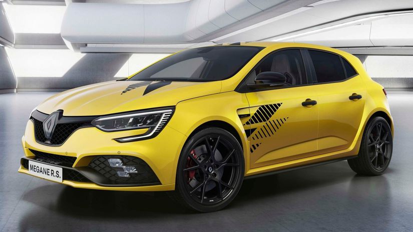 Mégane R.S. Ultime má karosériu rozšírenú o...