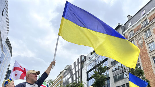 Má Ukrajina budúcnosť v EÚ a NATO iba po porážke Ruska?