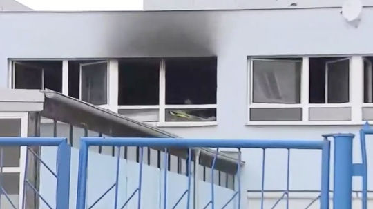 Žiak v Bratislave podpálil školu, pri požiari zahynul. Do školy pre nadaných chodil aj vrah zo Zámockej