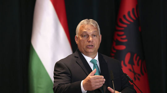 Orbán doma kričí o bankrote EÚ, no v Bruseli ústa neotvoril