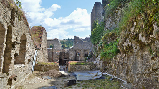 Záchrana hradov sa spomalila pre zníženie...