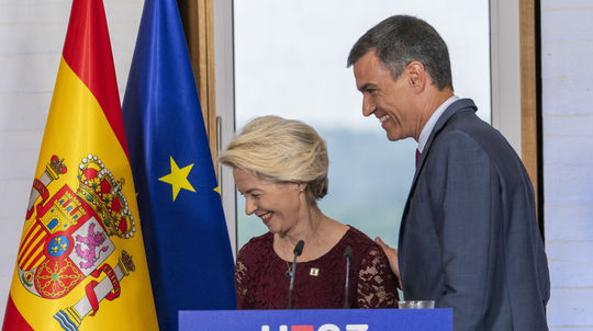 Nie iba Smer: Aj „hodnotová“ európska ľavica čelí škandálom. Platí pri Španielsku dvojaký meter? 