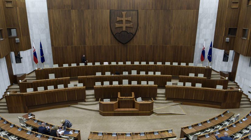 Na snímke rokovacia sála počas mimoriadnej 96....