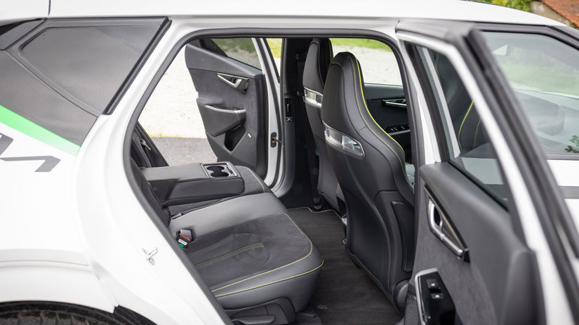 Vzadu je priestor identický s bežnými verzia...