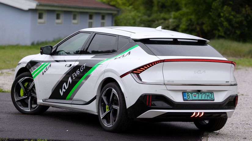 Aerodynamický tuning neobišiel ani zadnú časť...