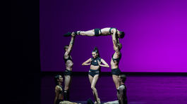 CHIC NOIR  choreografia Laco Cmorej  kostymy Terezia Fenovcikova  na foto v centre Ana Carolina Pitta de Carvalho