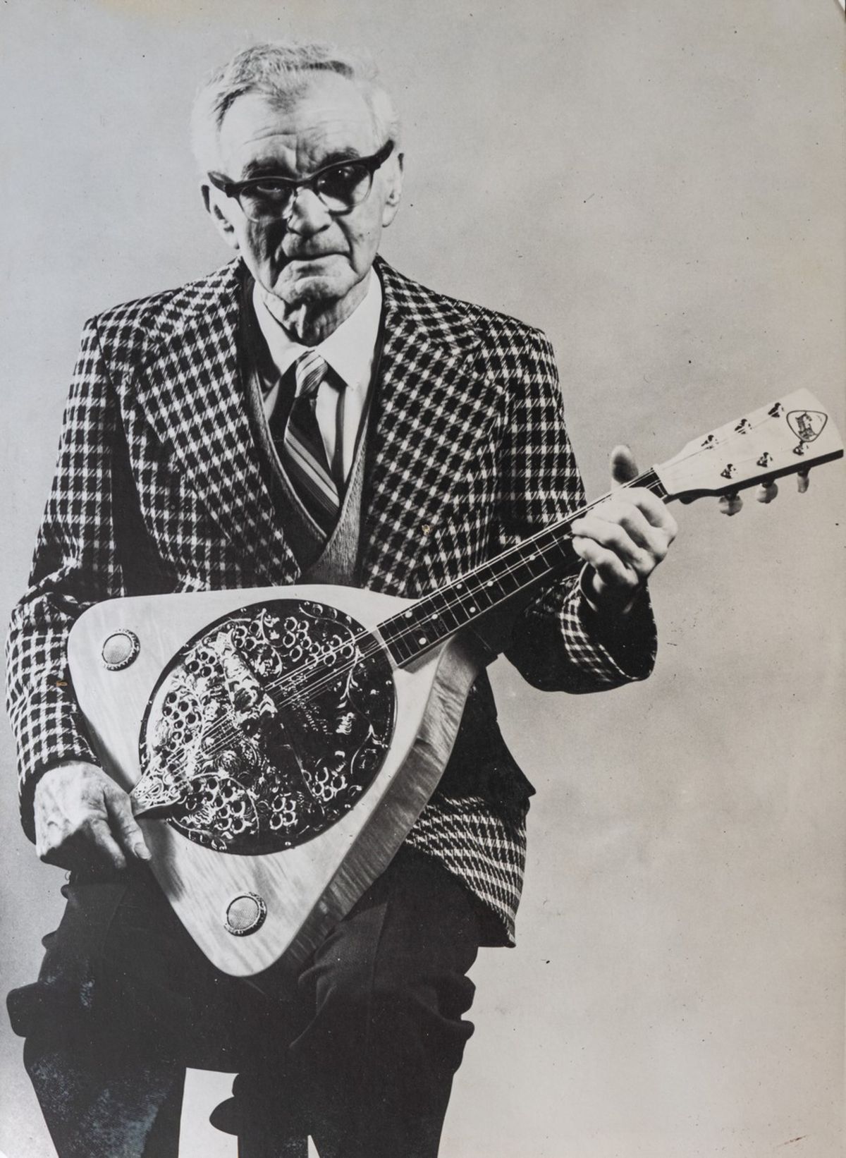 John Dopyera, ktorý vynašiel rezofonickú gitaru dobro, sa narodil pred 130  rokmi - Hudba - Kultúra - Pravda