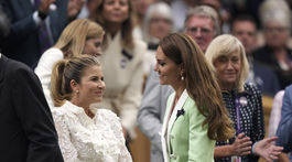 Princezná Kate sa zdraví s Mirkou Federerovou