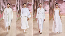 Modelky na prehliadke kolekcie Christian Dior...