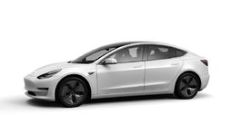 30. Tesla 3 - Od 35-tisic eur  BEZ DPH 
