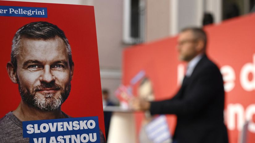 Predseda strany Hlas Peter Pellegrini číta zo...