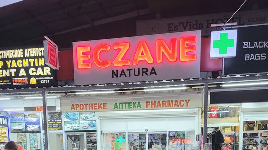 Lekáreň neďaleko mesta Kemer na tureckej riviére. 