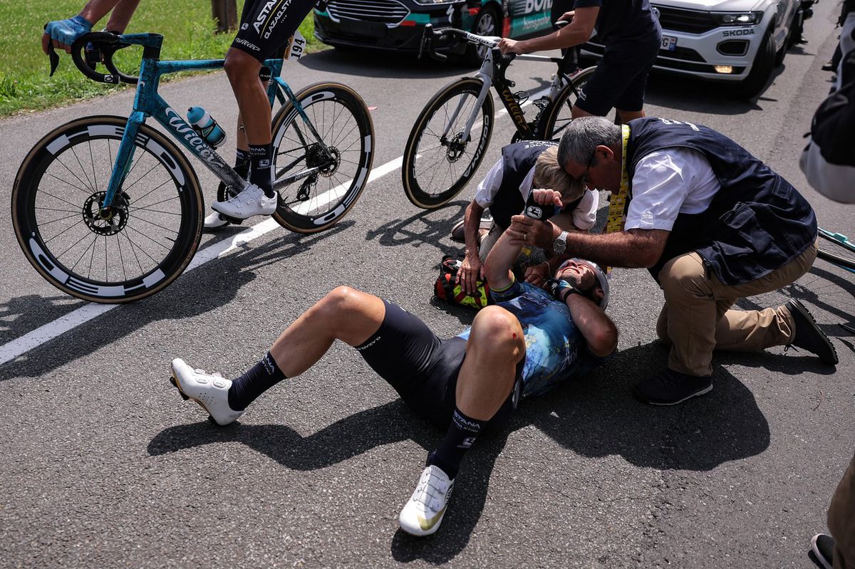 Ubolený Mark Cavendish po páde v 8. etape TdF...