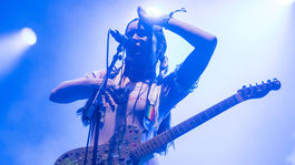 Koncert kapely Wet Leg počas tretieho dňa...