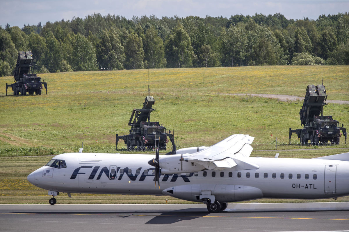 Les patriotes protègent l'aéroport de Vilnius.