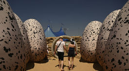 Dinosaurie vajíčka umelca a hudobníka Andrása...