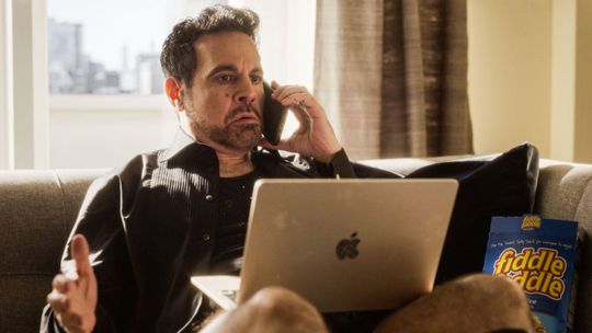 Anthony (Mario Cantone).