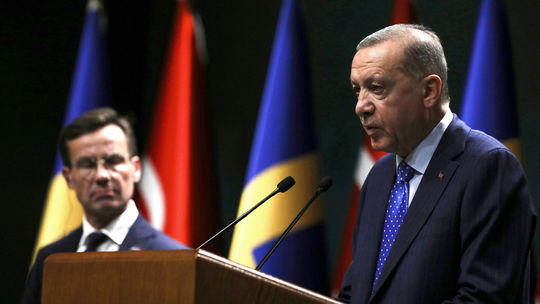 Turecký prezident predložil do parlamentu ratifikáciu vstupu Švédska do NATO. Štokholm sa teší na členstvo