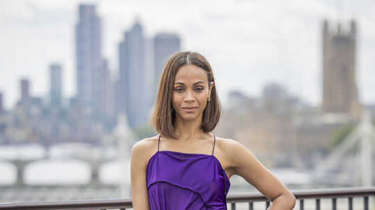 Herečka Zoe Saldana v šatách z dielne Victoria...