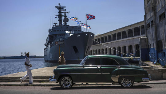 Štyri ruské plavidlá vrátane ponorky na jadrový pohon budú kotviť v Havane