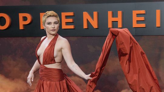 Herečka Florence Pugh na slávnostnej premiére...