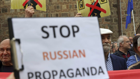 EÚ začala intenzívny boj proti vojnovej propagande Ruska. Podporuje nezávislé ruské a bieloruské médiá