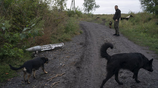 Putin sa vyhráža Ukrajine kazetovou muníciou. Okupanti ňou pritom už zabíjajú