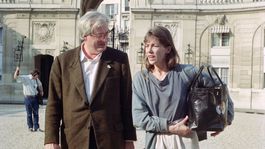 Jane Birkin so slávnou kabelkou Birkin