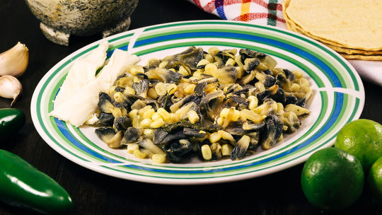 Jednoduchý šalát z kukurice a sneti.