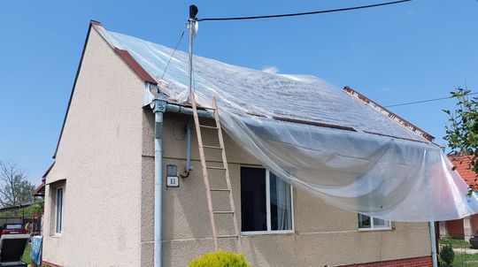 V Bunkovciach krúpy tiež ničili strechy, vo...