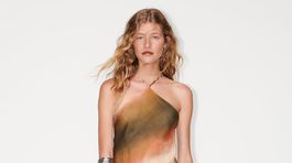 Dámske šaty s batikovým efektom okolo krku...