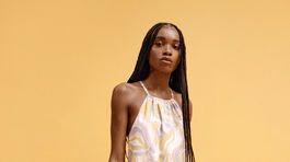 Dámske vzorované šaty s viazaním okolo krku...