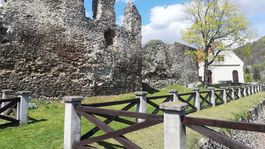 Modrý Kameň hrad obnova-zrúcanina