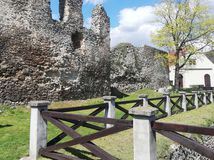Modrý Kameň hrad obnova-zrúcanina