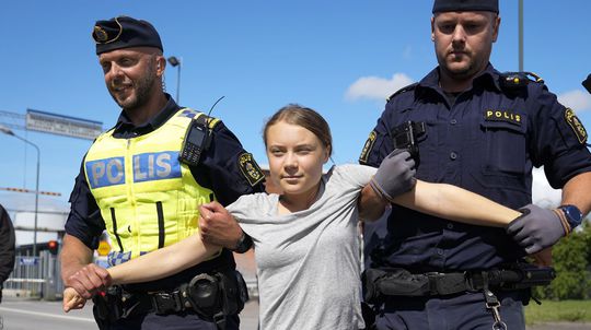 Thunbergovú z protestu v Malmö znovu odviedla polícia